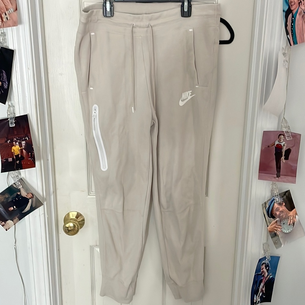 womens nike joggers
